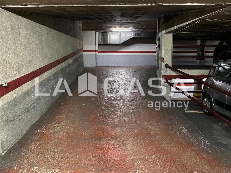 Foto f30828c3-8b29-4701-a895-6799663fa326. Posto auto in Santa Rosa Santa Coloma de Gramenet