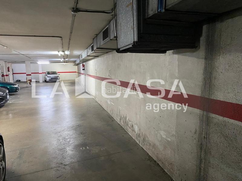Foto 0aa897d3-e5de-46fb-bb69-37ac7cad0128. Autoparkplatz in Puigfred Badalona