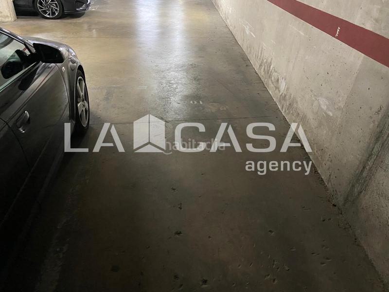 Foto 3b1225fb-57fd-4854-92f7-4efecde8d6b4. Autoparkplatz in Puigfred Badalona