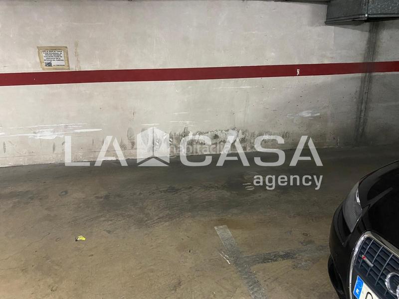 Foto 93d3a834-ad17-4f92-a595-d4bb1a762b7b. Autoparkplatz in Puigfred Badalona