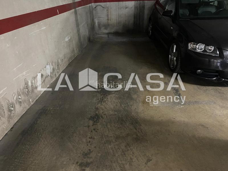 Foto 9edd15e2-f2c7-4e3f-8778-b6b273a6b996. Autoparkplatz in Puigfred Badalona