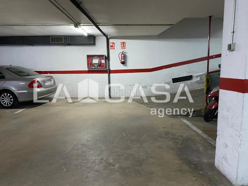 Foto a4f3a009-5077-4510-b560-0eb75a05b046. Autoparkplatz in Puigfred Badalona