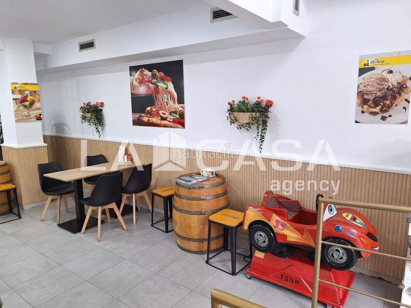 Foto 21c20be3-f7db-4b46-9cf4-0b0d0f8f5518. Local comercial a Centre Santa Coloma de Gramenet