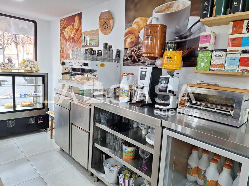 Foto 2f821a27-ba15-4de7-b70c-0fd3e77cf5db. Local comercial a Centre Santa Coloma de Gramenet