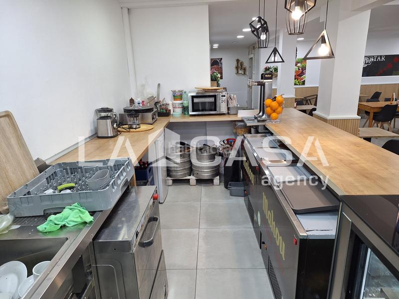 Foto 6b287472-fb14-43b0-a9df-071f168e2cd2. Local comercial a Centre Santa Coloma de Gramenet