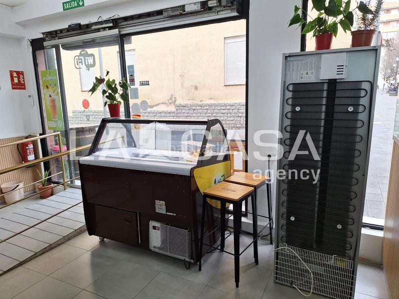 Foto 6d7fe3d6-c845-46fc-a366-b617c39e3184. Local comercial a Centre Santa Coloma de Gramenet