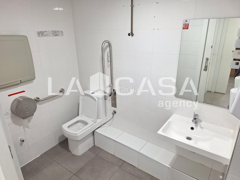 Foto 74ac00ec-5f86-4c8f-8b61-31a46b9a8b94. Local comercial a Centre Santa Coloma de Gramenet