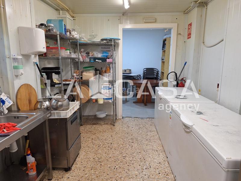 Foto 8a48ed83-411c-4a0b-baa4-04edd6c4c3c3. Local comercial a Centre Santa Coloma de Gramenet
