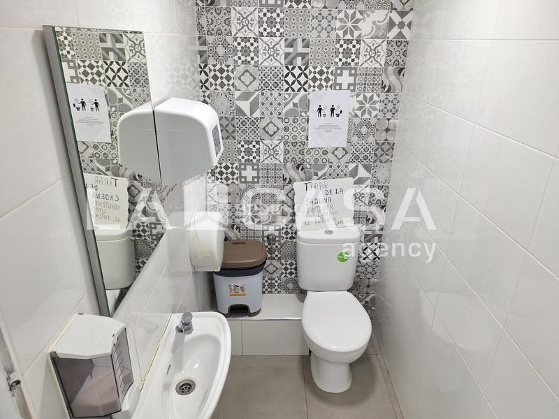 Foto 968dee1a-2ede-4ce1-ad39-b76c9105a8c9. Local comercial a Centre Santa Coloma de Gramenet