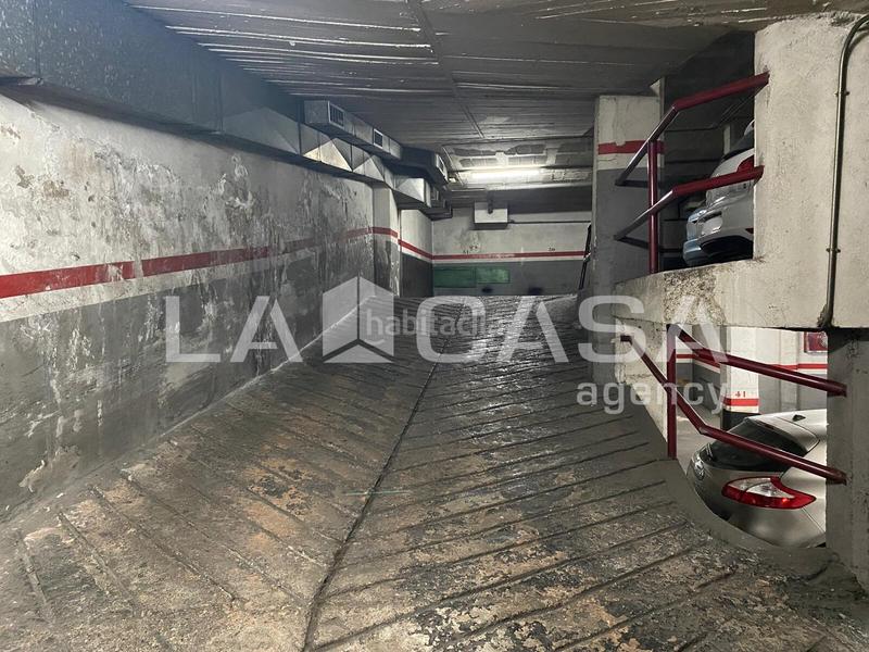 Foto 0a8b0fa2-8ec6-48a9-831b-52d47cebfa7d. Posto auto in Santa Rosa Santa Coloma de Gramenet