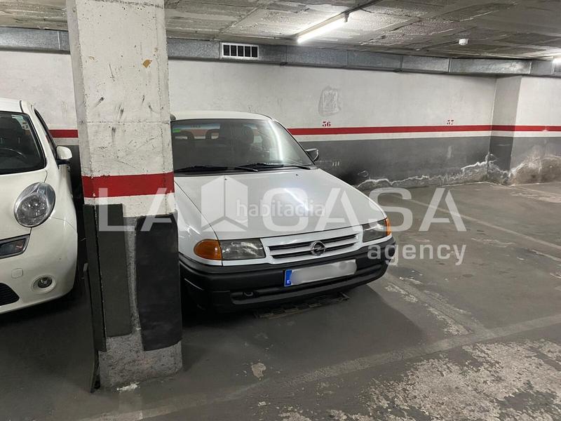 Foto ef54d219-b192-4b84-9ab4-2f2b5a3762a7. Posto auto in Santa Rosa Santa Coloma de Gramenet