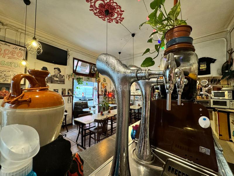Foto c8f9c093-4b59-4340-93d8-fb658fddd808. Local comercial en El Camp de l´Arpa del Clot Barcelona