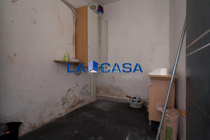 Foto 1958a808-18b1-4d73-ab92-3672329c01c2. Local comercial a Centre-Estació Gavà