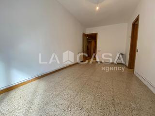 Appartement à Centre. Piso luminoso de 74m con balcón