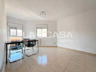 Piso en Sistrells. La casa agency presenta acogedor y luminoso piso