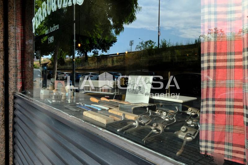 Foto 2b22eefa-d3bb-4d3c-a84f-aa2fdb7e9b8b. Local comercial se vende local comercial en excelente estado en avenida meridiana, sant andreu ideal para negocio o inversión en Barcelona