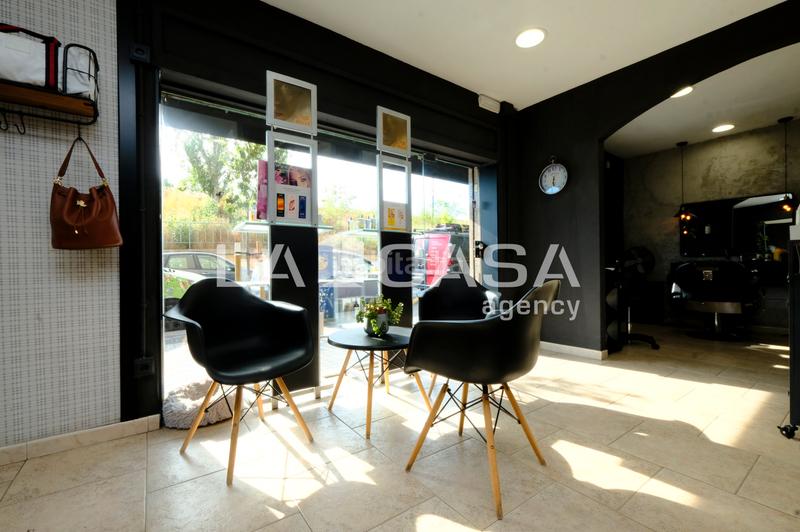 Foto 3c6ec4ad-e51f-430b-be47-d369badb2816. Local comercial se vende local comercial en excelente estado en avenida meridiana, sant andreu ideal para negocio o inversión en Barcelona