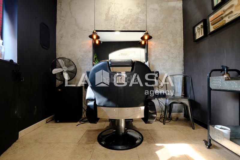 Foto 3caca5d9-50fc-48e2-80c1-f781b9f26eab. Local comercial se vende local comercial en excelente estado en avenida meridiana, sant andreu ideal para negocio o inversión en Barcelona
