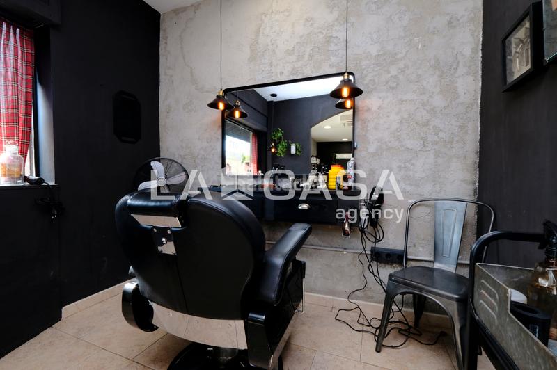 Foto 475c5a59-b751-4d83-a679-8f354d0f4260. Local comercial se vende local comercial en excelente estado en avenida meridiana, sant andreu ideal para negocio o inversión en Barcelona