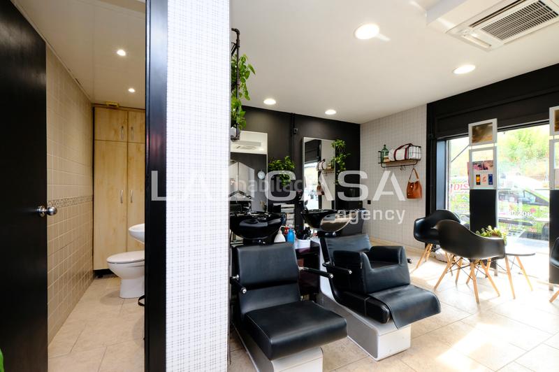 Foto 52b0b771-e9bf-4a7c-b4d7-861326cf6c9c. Local comercial se vende local comercial en excelente estado en avenida meridiana, sant andreu ideal para negocio o inversión en Barcelona