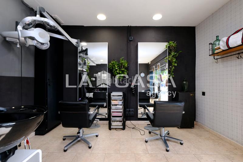 Foto 5a074c55-3f13-462e-990e-9100e1276553. Local comercial se vende local comercial en excelente estado en avenida meridiana, sant andreu ideal para negocio o inversión en Barcelona