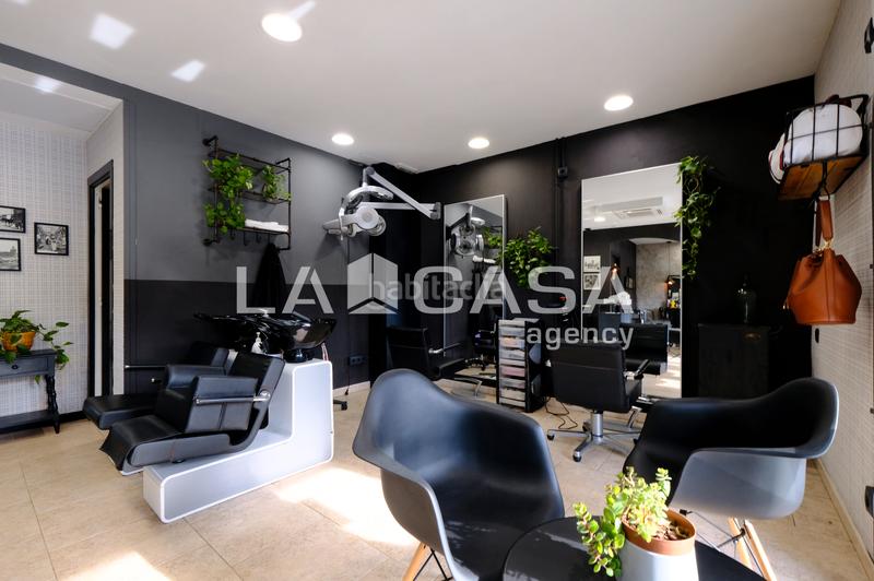 Foto ba73ba55-9226-4388-9172-4e64a0870ed8. Local comercial se vende local comercial en excelente estado en avenida meridiana, sant andreu ideal para negocio o inversión en Barcelona