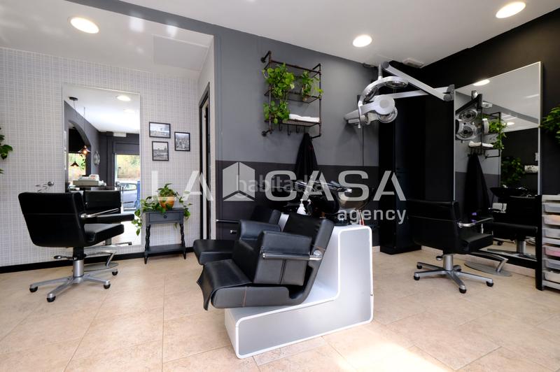 Foto c1782a6c-4434-41f3-8480-f471a427aa4f. Local comercial se vende local comercial en excelente estado en avenida meridiana, sant andreu ideal para negocio o inversión en Barcelona