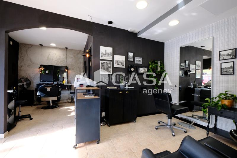 Foto cb35a32f-c4be-4ddf-a127-cf3f81be9fda. Local comercial se vende local comercial en excelente estado en avenida meridiana, sant andreu ideal para negocio o inversión en Barcelona
