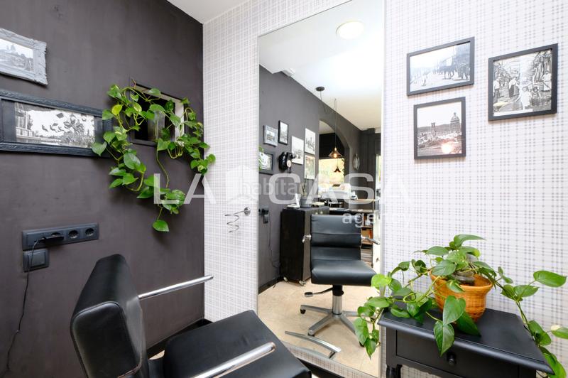 Foto d9aa3126-ff88-4f23-9eb2-38de72059cad. Local comercial se vende local comercial en excelente estado en avenida meridiana, sant andreu ideal para negocio o inversión en Barcelona