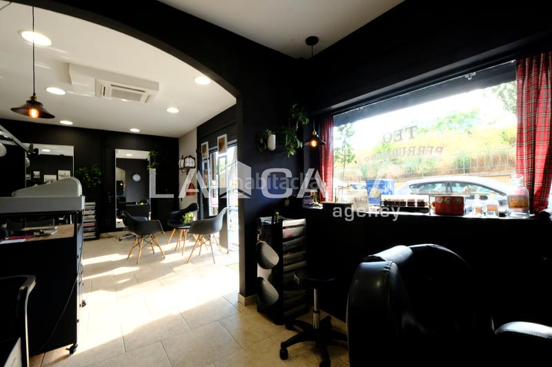 Foto dbbb617b-b7e6-489a-b894-1da410b48f21. Local comercial se vende local comercial en excelente estado en avenida meridiana, sant andreu ideal para negocio o inversión en Barcelona
