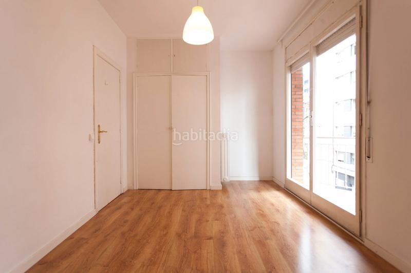 Foto a1a0995c-2a3c-4d48-8658-8441238266cb. Piso vive en el corazón de gracia con luz natural todo el día en Barcelona