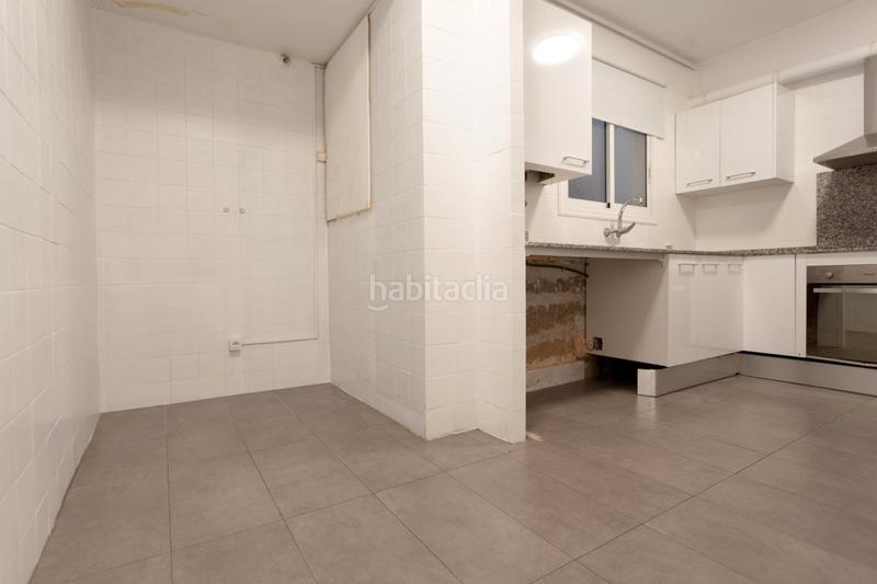 Foto cf0a62c0-34e6-4ad8-9ab9-b1d4c5e1e7d3. Piso vive en el corazón de gracia con luz natural todo el día en Barcelona