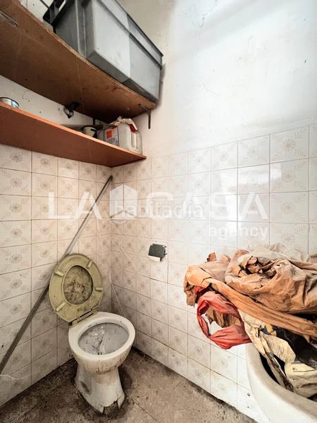 Foto 1e4a7bf5-c7a8-47b7-a56a-6e981cbde164. Local comercial la casa agency presenta en exclusiva se vende local comercial diáfano 41 m en Badalona