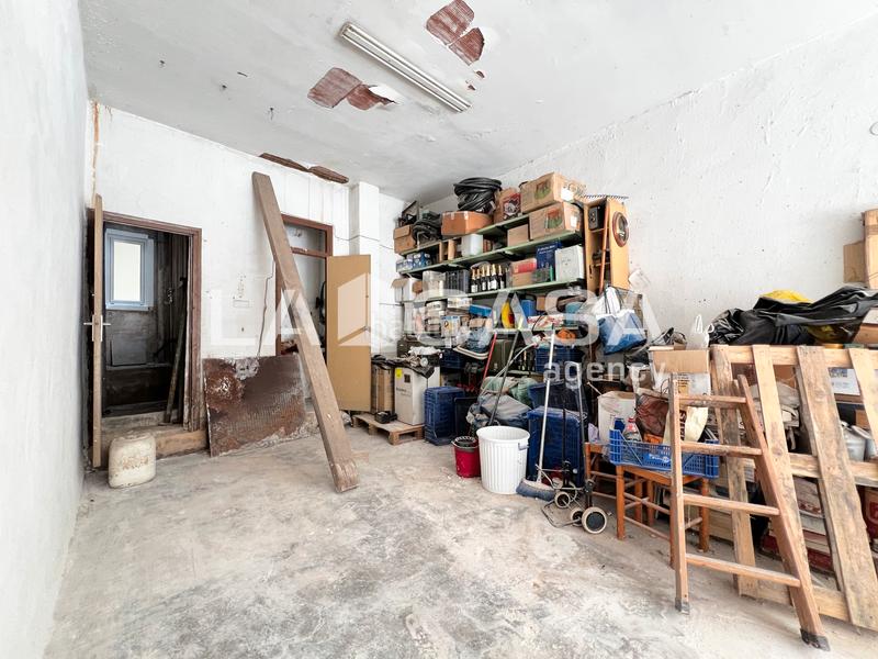 Foto a26a0d21-723e-463f-9f0b-05f0a2f00032. Local comercial la casa agency presenta en exclusiva se vende local comercial diáfano 41 m en Badalona