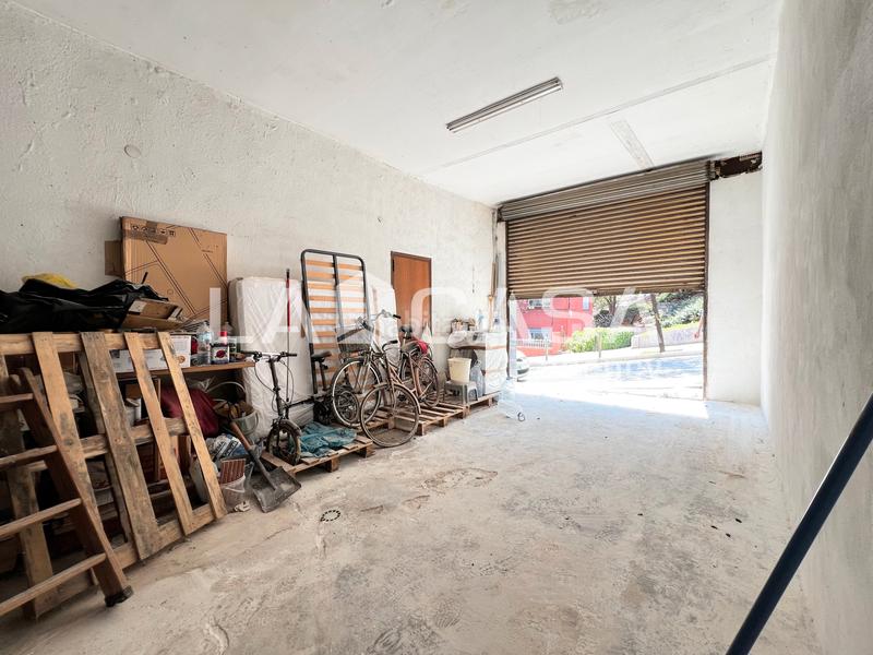 Foto d0939442-8e5c-4928-b54b-951796f8eb18. Local comercial la casa agency presenta en exclusiva se vende local comercial diáfano 41 m en Badalona