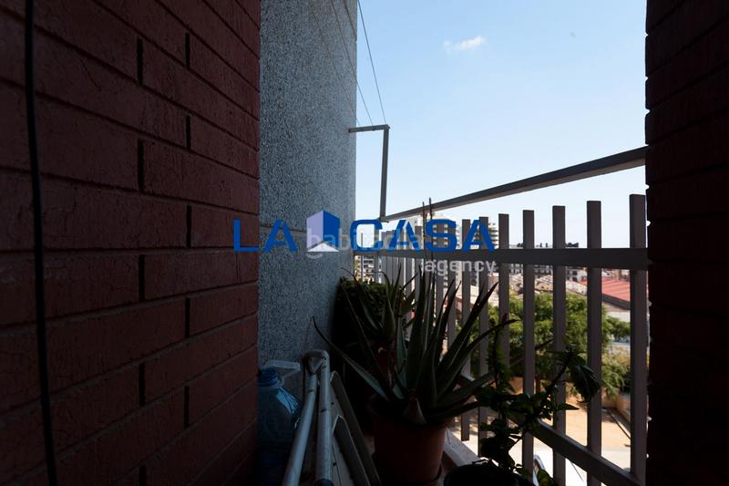 Foto 1f0d4f56-4be4-4d14-8b88-a5ddace19a28. Piso oportunidad piso con balcon frances en Les Planes Hospitalet de Llobregat (L´)