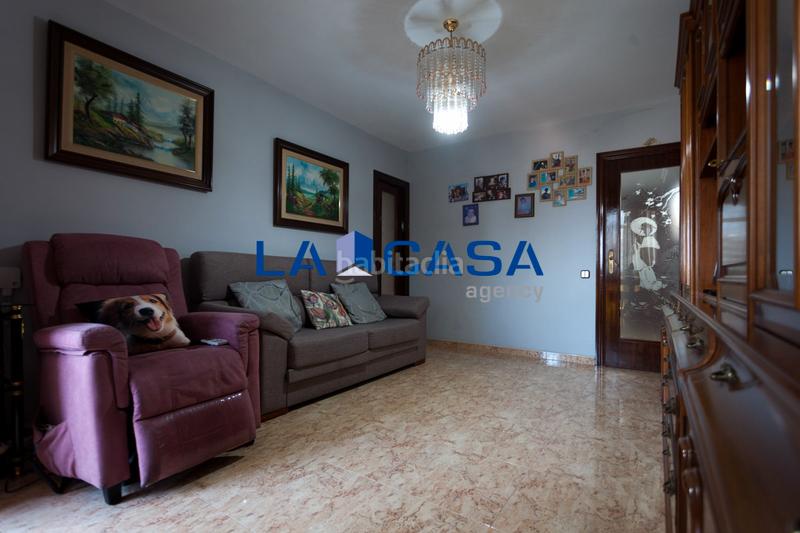 Foto e8c07c8e-70c3-4a87-86dc-8751b724d8f5. Piso oportunidad piso con balcon frances en Les Planes Hospitalet de Llobregat (L´)