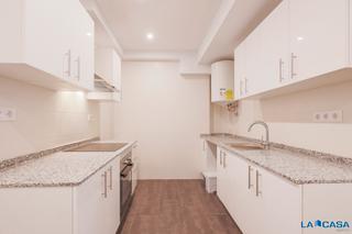 Erdgeschoss in Sants-Badal. Vivienda ubicada en una 3 planta real en finca  que dispone de a