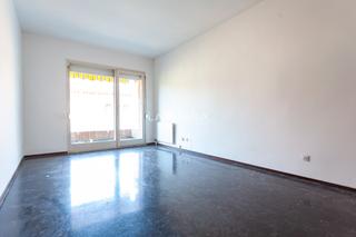 Pis a El Camp de l´Arpa del Clot. La casa agency presentavivienda amplia, perfecta para actualizar