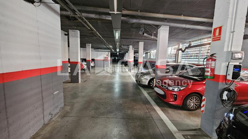 Foto 7a87bde2-4ede-4978-8632-371907d9a007. Dúplex  de 109m en Bufalà listo para entrar a vivir en Badalona