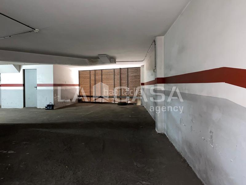 Foto 6427050f-c9a6-4c25-8be6-5b4c715325fc. Parking coche plaza de parking para coche grande en Singuerlín en Santa Coloma de Gramenet