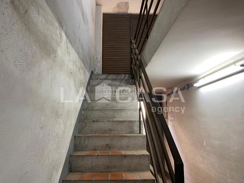 Foto b06873ef-8322-4a53-987a-f9011a7cecd8. Parking coche plaza de parking para coche grande en Singuerlín en Santa Coloma de Gramenet