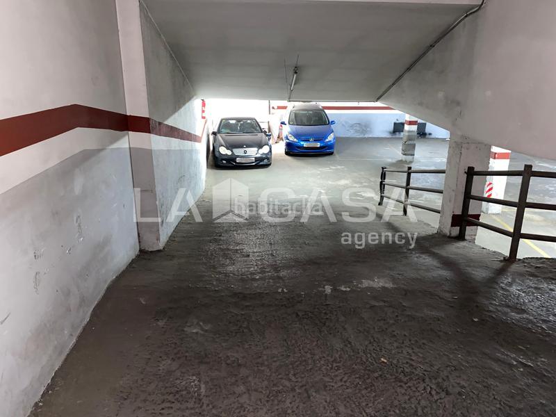 Foto d967b478-9748-485c-ae7b-ee8e81a2727c. Parking coche plaza de parking para coche grande en Singuerlín en Santa Coloma de Gramenet