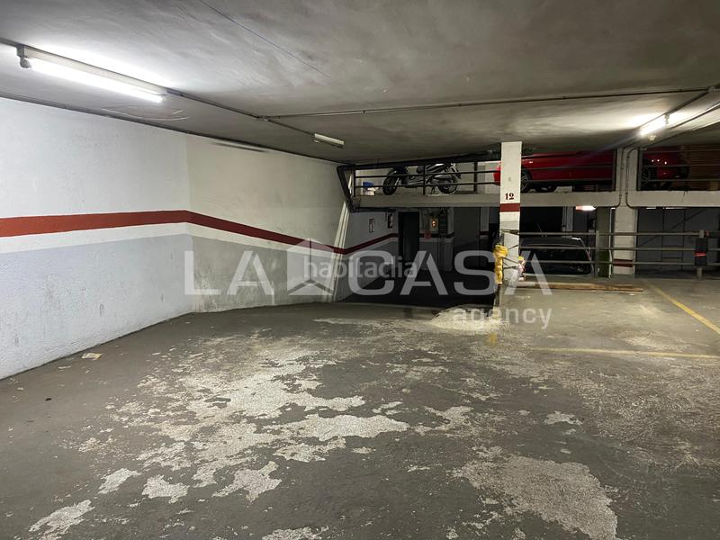 Foto fb9e16c3-0a35-4d94-b37c-a4d81cbcc973. Parking coche plaza de parking para coche grande en Singuerlín en Santa Coloma de Gramenet