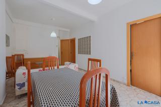Appartement à Hostafrancs. Piso interior con ascensor de 3 habitaciones  65 m construidos