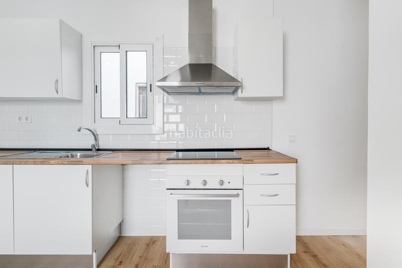 Foto 27ecf805-8b73-4142-9b6e-6b1f8478459c. Ático  con terraza privada en venta en el Guinardó en Barcelona