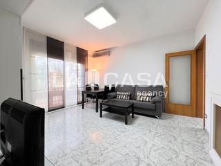 Appartamento in Llefià. Calefacción, aire acondicionado, balcón, ascensor