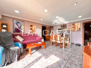 Appartement à Llefià. Ascensor, balcón, aire acondicionado, calefacción