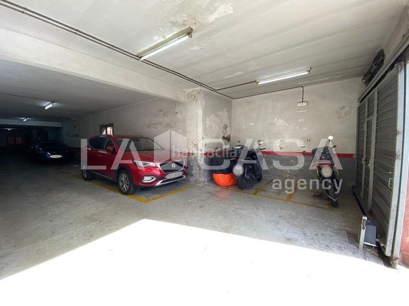 Foto b2d8a120-69ff-4579-bbf2-b29708310ec3. Local comercial excelente oportunidad de inversión local de 266 m2 en avenida anselm de riu singuerlín en Santa Coloma de Gramenet