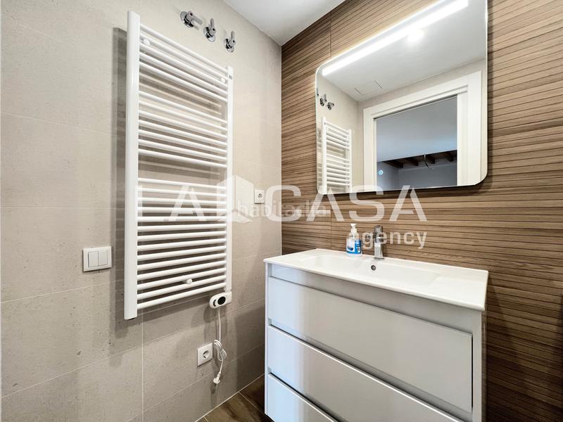 Foto 2c9cbf12-d3bb-48d7-8710-bbeb8f1383c8. Zweistöckige wohnung in Llefià Badalona